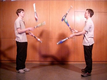 Moritz und Norman beim Passen